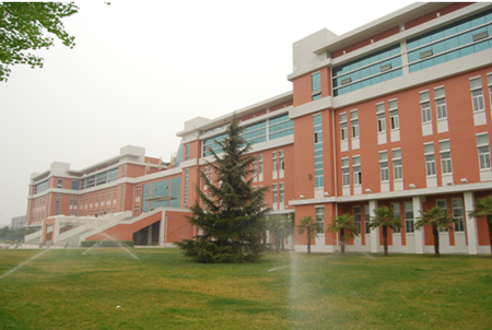 南校区图书馆 526X354.png