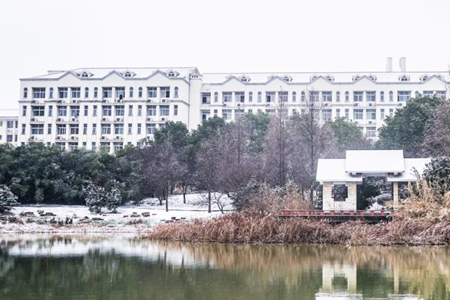 <ucollege class='u-self' data-code='10056'>华中农业大学</ucollege>.png