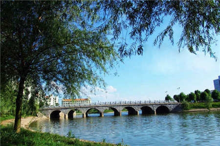 <ucollege class='u-self' data-code='10554'>衡阳师范学院</ucollege>.jpg