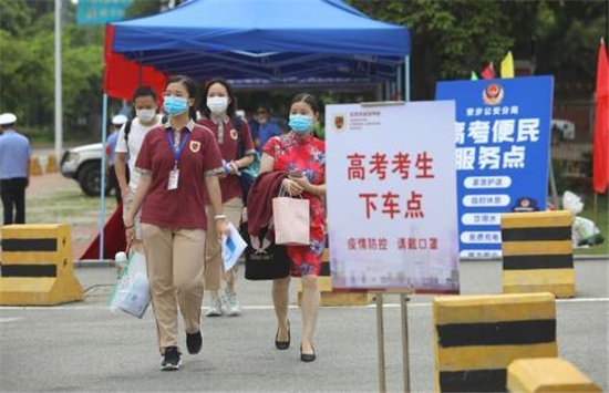 高考考生设置指定下车地点。.jpg