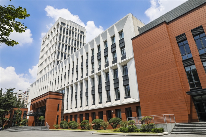 摄图网_501390847_<ucollege class='u-self' data-code='10011'>上海交通大学</ucollege>校园风光包兆龙图书馆(企业商用).jpg