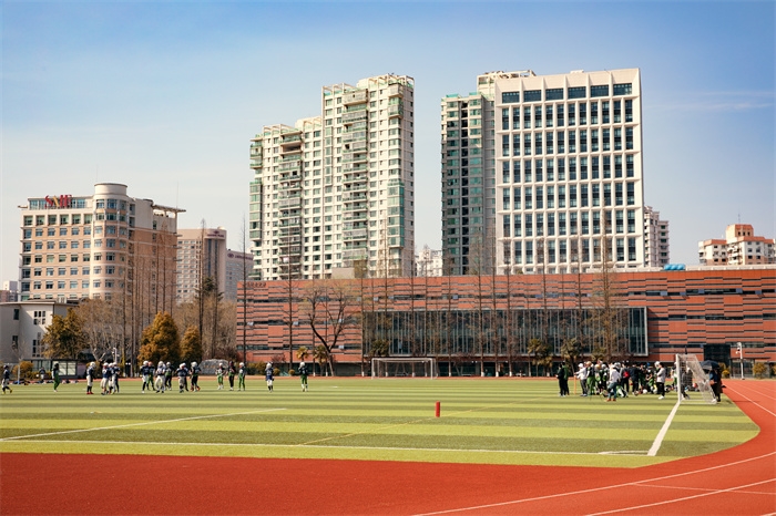 摄图网_501232119_<ucollege class='u-self' data-code='10011'>上海交通大学</ucollege>操场(企业商用).jpg