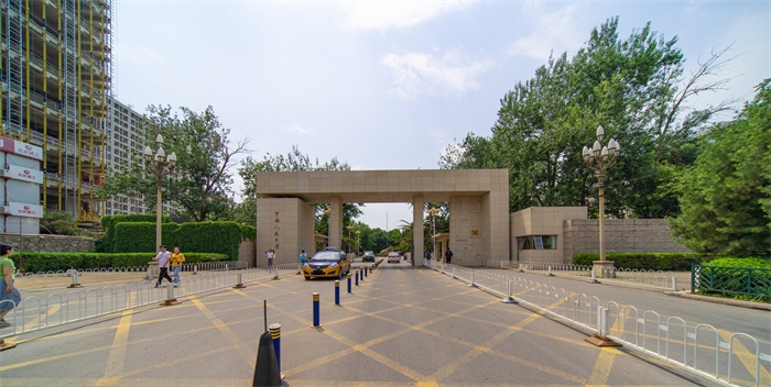 摄图网_501327441_<ucollege class='u-self' data-code='10015'>中国人民大学</ucollege>校门(企业商用).jpg
