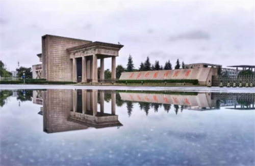 <ucollege class='u-self' data-code='10458'>西安外国语大学</ucollege>.png