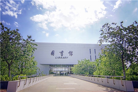 摄图网_500983489_大学校园图书馆（企业商用）.jpg