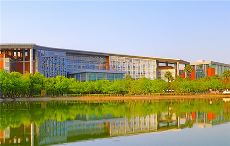 <ucollege class='u-self' data-code='10163'>西南政法大学</ucollege>.png