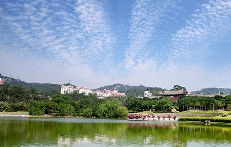 <ucollege class='u-self' data-code='10038'>厦门大学</ucollege>.jpg