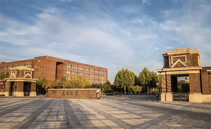 <ucollege class='u-self' data-code='10021'>南开大学</ucollege>.webp.jpg