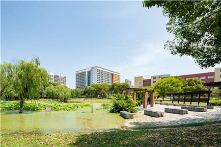 摄图网_501393123_<ucollege class='u-self' data-code='10086'>苏州大学</ucollege>校园建筑景观（企业商用）.jpg