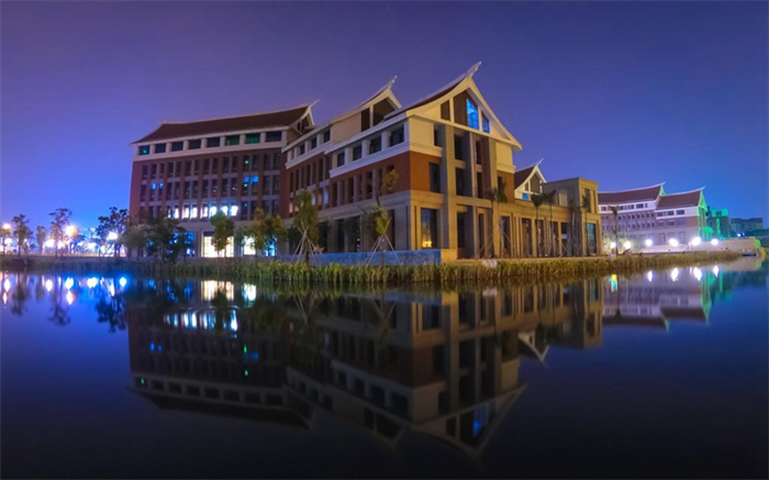 <ucollege class='u-self' data-code='10870'>厦门医学院</ucollege>.png