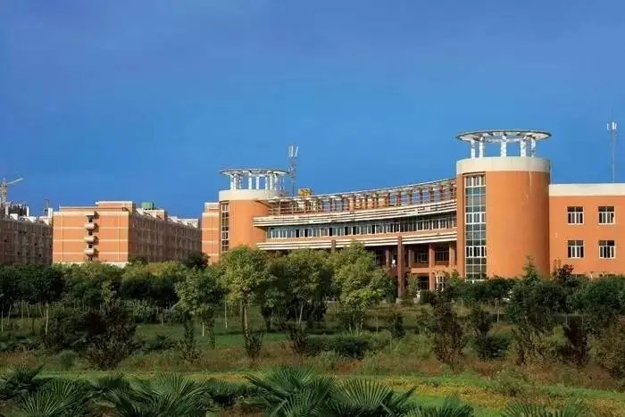 <ucollege class='u-self' data-code='10387'>西北政法大学</ucollege>.webp.jpg