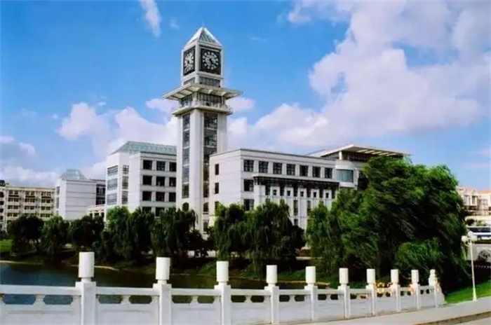 <ucollege class='u-self' data-code='10085'>中南财经政法大学</ucollege>.webp.jpg