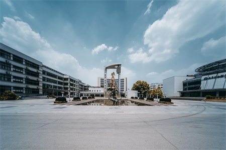 <ucollege class='u-self' data-code='10063'>南京理工大学</ucollege>2.jpg