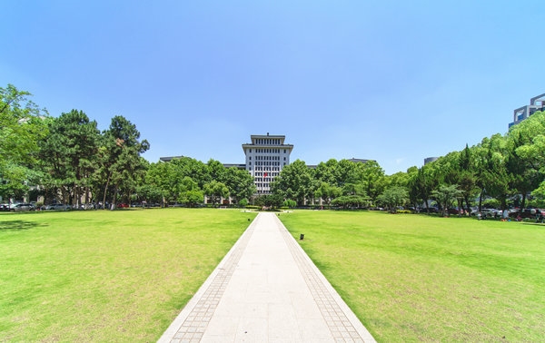 摄图网_501309737_<ucollege class='u-self' data-code='10008'>浙江大学</ucollege>校园环境（企业商用）_副本.jpg