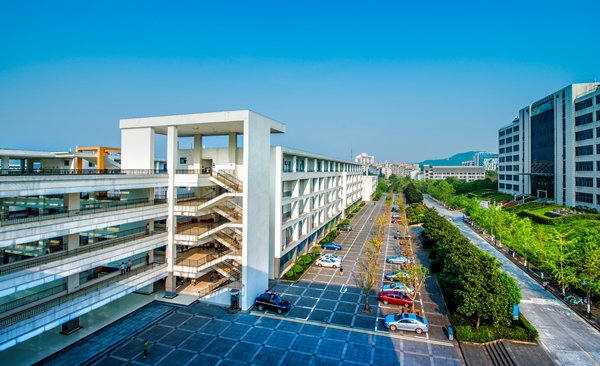 <ucollege class='u-self' data-code='10055'>重庆大学</ucollege>.jpg