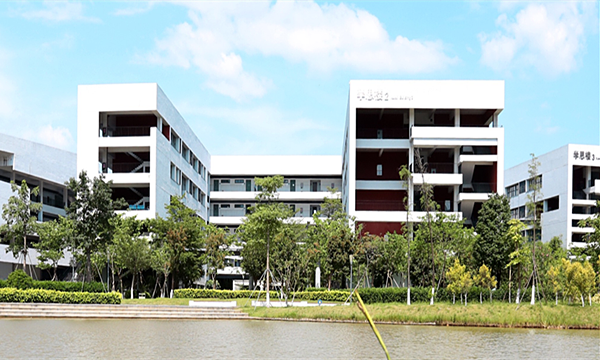 <ucollege class='u-self' data-code='11429'>深圳信息职业技术学院</ucollege>.png