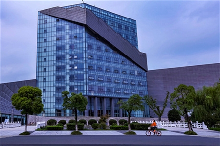 <ucollege class='u-self' data-code='10010'>南京大学</ucollege>.jpg