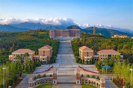 <ucollege class='u-self' data-code='10093'>云南大学</ucollege>2.jpg