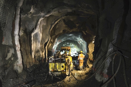 摄图网_504175646_地下矿山采矿机煤金银（企业商用）.jpg