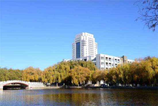 <ucollege class='u-self' data-code='10105'>燕山大学</ucollege>.png