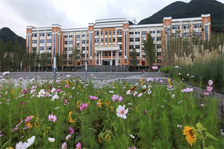 <ucollege class='u-self' data-code='10694'>六盘水师范学院</ucollege>2.jpg
