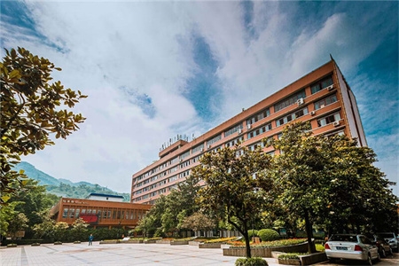 <ucollege class='u-self' data-code='10399'>四川外国语大学</ucollege>2.jpg