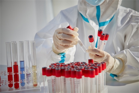 摄图网_502382838_<ucareer class='u-self' data-code='Z1003'>科研</ucareer>人员研究检测样本特写（企业商用）.jpg