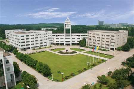 <ucollege class='u-self' data-code='10029'>东南大学</ucollege>2.jpg